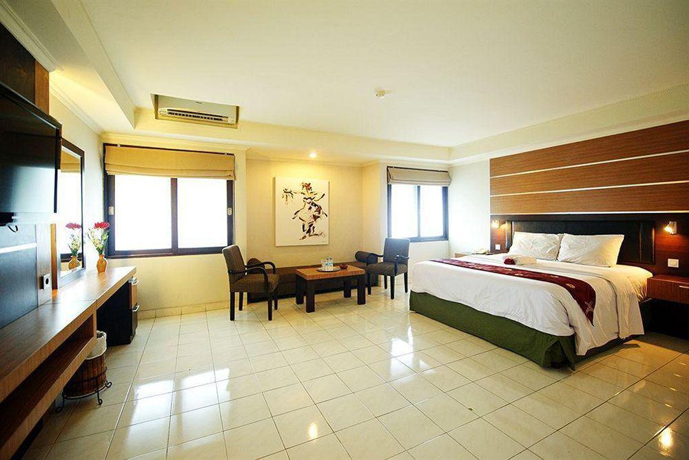 Urbanview Hotel Taman Suci Denpasar Værelse billede